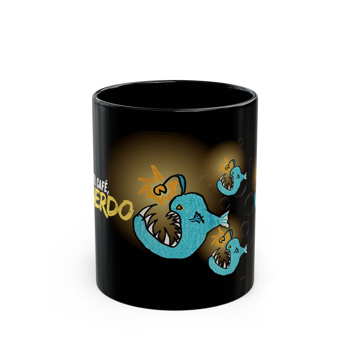 Taza negra con pez abisal “Antes del café, muerdo.” de Gabee