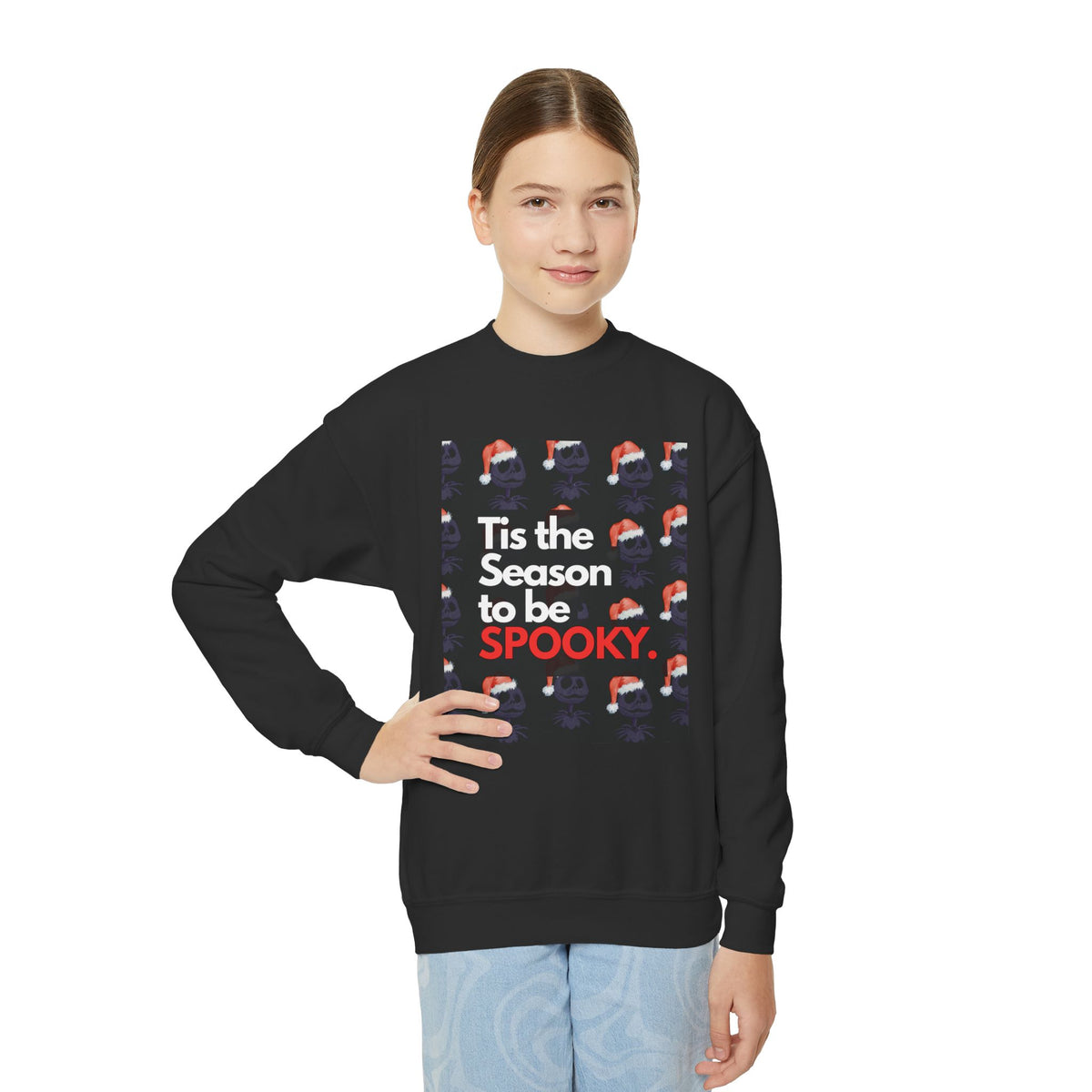 Sudadera juvenil de cuello redondo “Tis the Season to Be Spooky” de Gabee