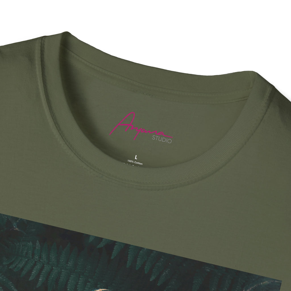 Camiseta con luna y flor de loto “Bloom Your Own Way”
