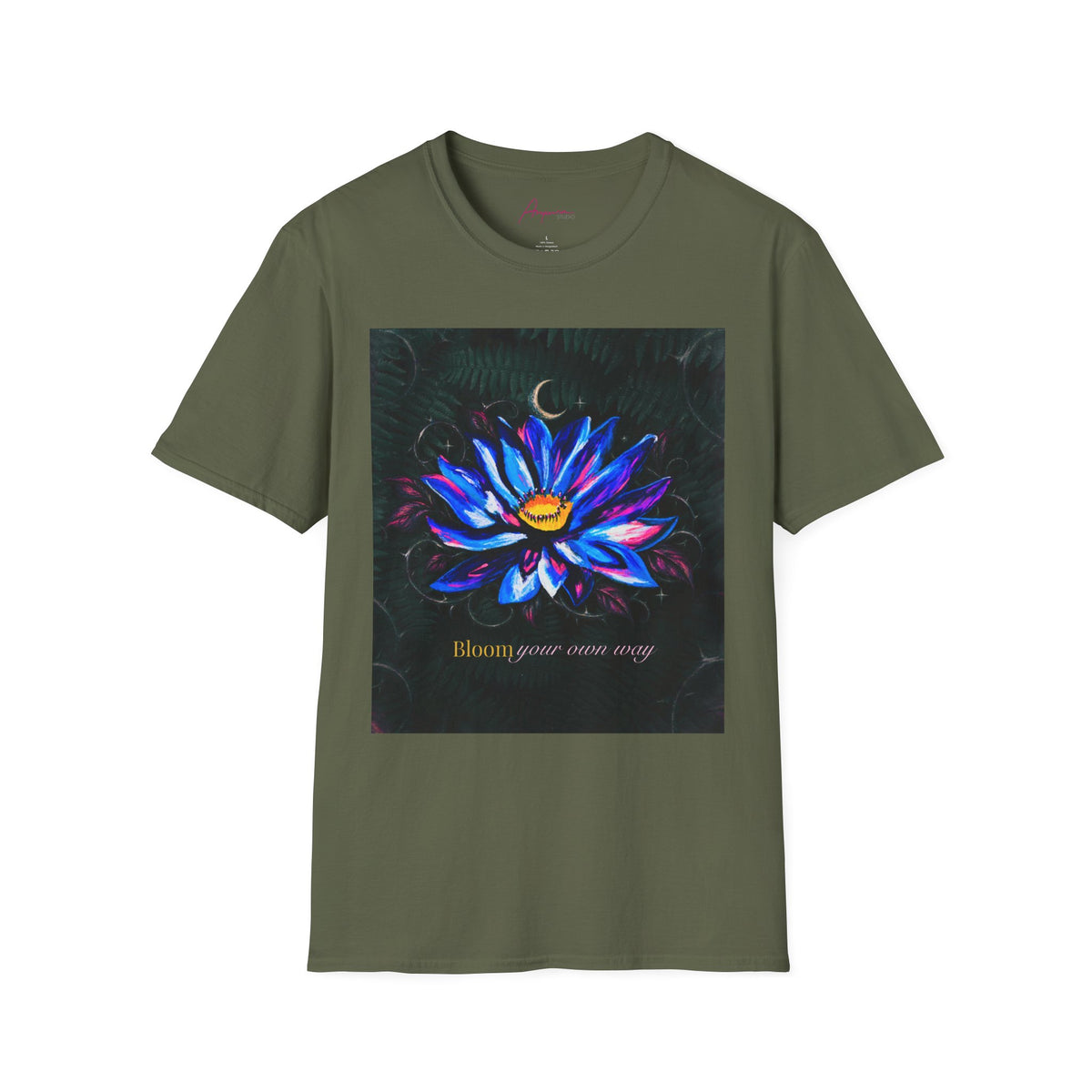Camiseta con luna y flor de loto “Bloom Your Own Way”